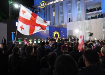Gürcistan’da iktidar partisi sandıktan birinci çıktı; Cumhurbaşkanı ve muhalefet “hile var” dedi