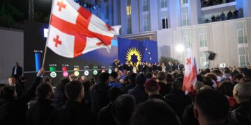 Gürcistan’da iktidar partisi sandıktan birinci çıktı; Cumhurbaşkanı ve muhalefet “hile var” dedi