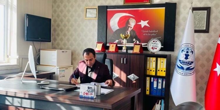 Halk Eğitim Müdürü makam odasında intihar etti