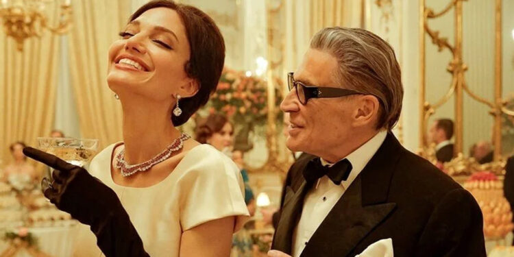 Haluk Bilginer ile Angelina Jolie'yi Buluşturdu! İşte 'Maria' Filminden Yeni Kareler...