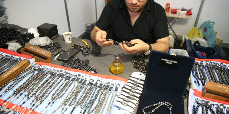 Harçlık Çıkarmak için Başladığı İşte Usta Oldu