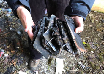 Hırvat polisi, geri itmeden önce sığınmacıların telefon ve pasaportlarını yakmakla suçlanıyor