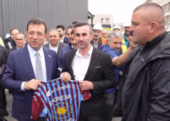 İBB Ekrem İmamoğlu'na Dikkat Çeken Hediye: 'Türkiye'nin Yeni Cumhurbaşkanı' İfadeleriyle Paylaştı