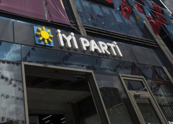 İYİ Parti'de Deprem Sürüyor... Topluca İstifa Ettiler!