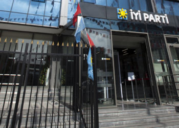 İYİ Parti’de Kan Kaybı Sürüyor! Topluca İstifa Ettiler