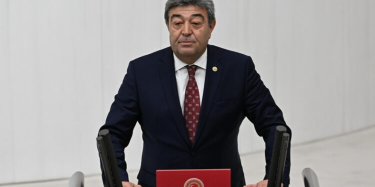 İYİ Parti'den İstifa Eden Dursun Ataş, AKP'ye Katılıyor