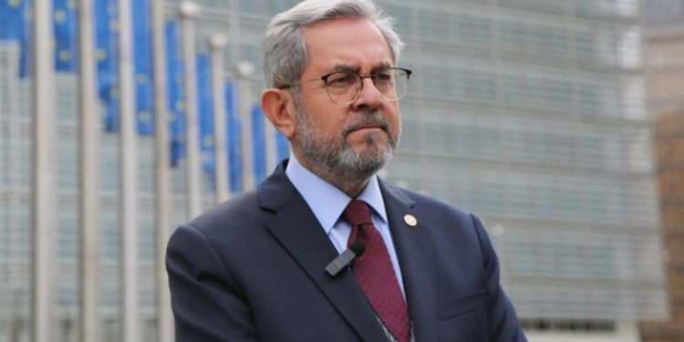 İki Bürokrat Gönderildi, AKP'li İsmin Kızı Başkan Oldu