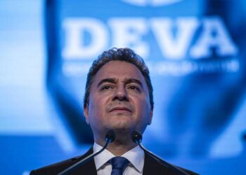 İktidar ile ana muhalefeti kol kola görürsek şaşırmayalım