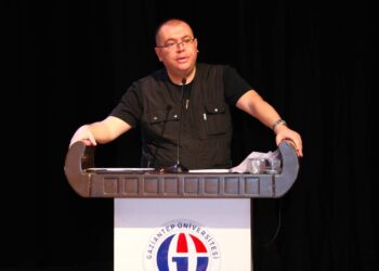 İletişim Profesörü Devrim Özkan kadına şiddet suçlamasıyla tutuklandı!