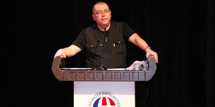 İletişim Profesörü Devrim Özkan kadına şiddet suçlamasıyla tutuklandı!