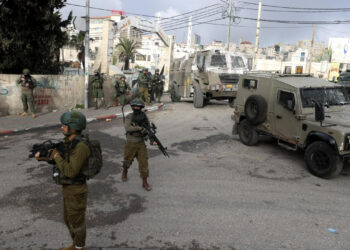 İsrail Batı Şeria'da 35 Filistinliyi Gözaltına Aldı