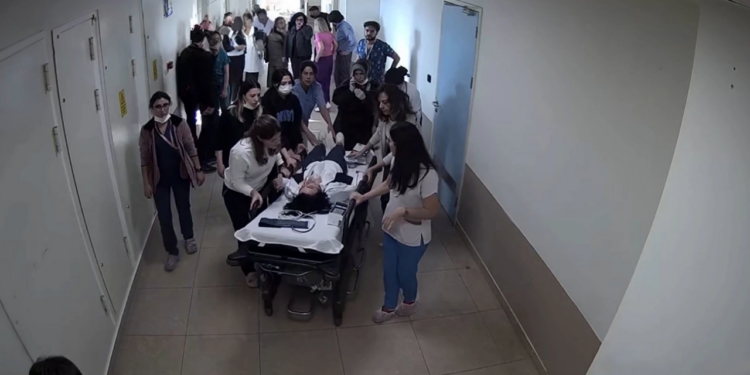 İstanbul'da Kadın Doktora Makas ve Su Isıtıcılı Saldırı! Sağlık Bakanlığı'ndan Açıklama