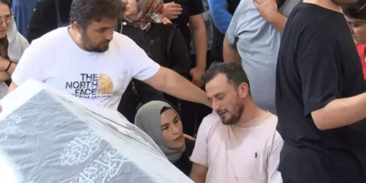 İstanbul’da vahşice katledilen İkbal ve Ayşenur son yolculuğuna uğurlandı