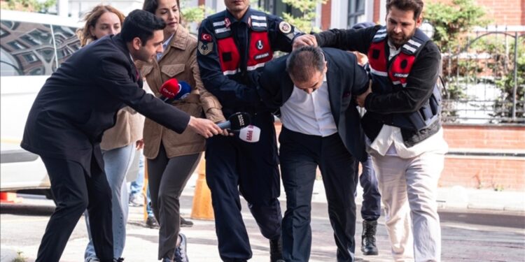İstifaların gerektiği bu tablonun üstü susularak örtülemez!
