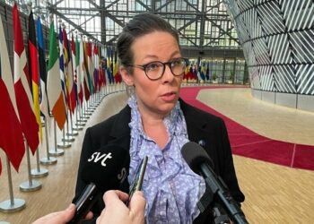 İsveç’te İsrail’i destekleyen bakana domatesli protesto