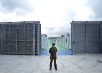 İtalyan mahkemesinden iptal kararı; Arnavutluk 12 sığınmacıyı İtalya’ya iade etti