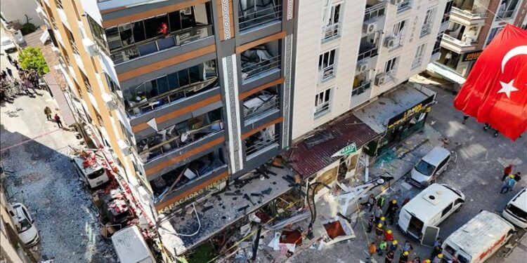 İzmir'de 5 kişinin öldüğü patlamayla ilgili "gaz kaçağı" tespiti bilirkişi raporunda