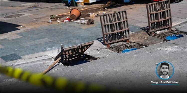 İzmir’de sokakta yürürken elektrik akımına kapılan iki kişi, 40 bin liralık işlem yapılmadığı için ölmüş