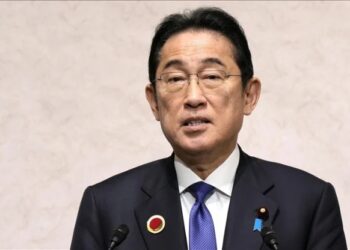 Japonya başbakanı, kabinesiyle birlikte istifa etti