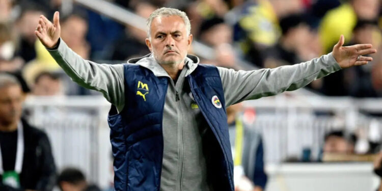 Jose Mourinho, Manchester United Maçı Öncesi Sol Bek Kararını Verdi
