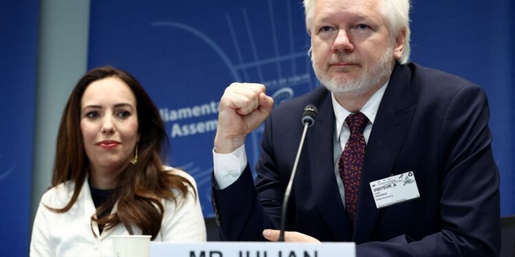 Julian Assange Strazburg’da konuştu: “Özgürüm çünkü gazetecilik suçunu kabul ettim”