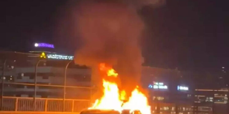 Kağıthane'de Seyir Halinde Otomobil Alev Aldı