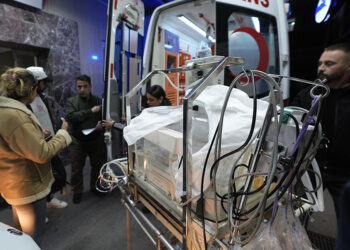 Kapatılan hastanelerdeki bebekler, kamu hastanelerine sevk ediliyor