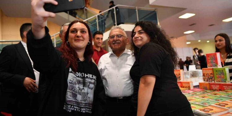 Kayseri Belediye Başkanı Kitapseverlerle Buluştu