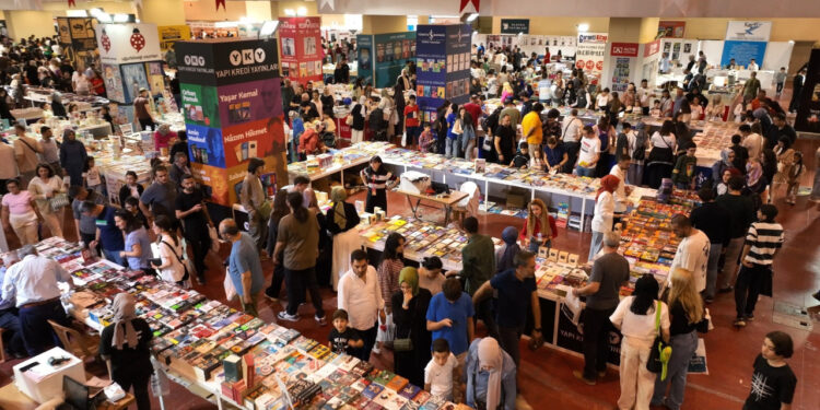 Kayseri Kitap Fuarı'na Ziyaretçi Akını