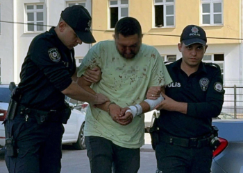 Kırmızı ışık ihlali yapan alkollü sürücü bir aileyi yok etti