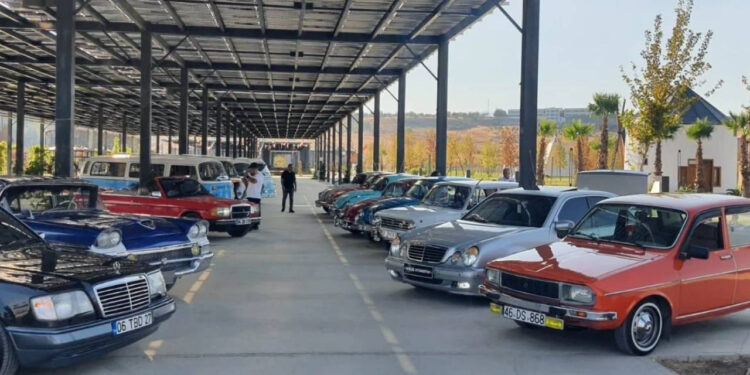 Klasik Otomobil Festivali Kahramanmaraş'ta Başladı
