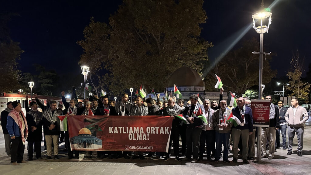 Konya'da Saadet Partisi Gençlik Kolları İsrail'i Protesto Etti