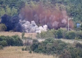 Kore’de tansiyon tırmanıyor: Kuzey Kore, sınırdaki kara ve demir yollarını havaya uçurdu