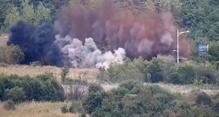 Kore’de tansiyon tırmanıyor: Kuzey Kore, sınırdaki kara ve demir yollarını havaya uçurdu