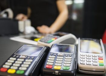Kredi ve banka kartıyla market ve alışveriş merkezlerinde 1,9 trilyon harcandı