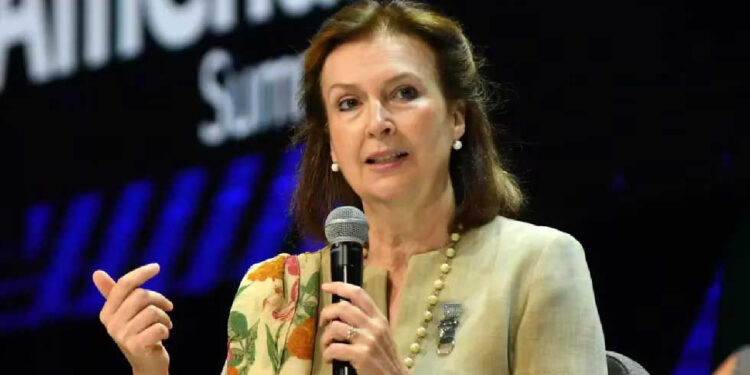 Küba'yı Savunan Bakan Görevden Alındı