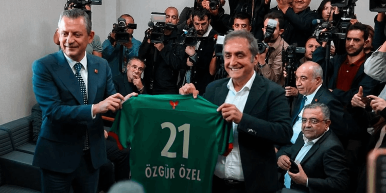 Kulüp Başkanı Açıkladı: Amedspor, Özgür Özel'den Ne İstedi?