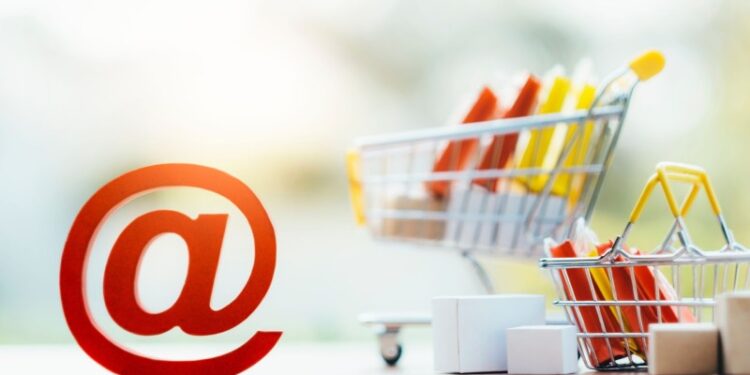 Kurala uyulmayan ilanlar 24 saatte kaldırılacak