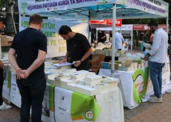 Kürtçe Kitap Fuarı’nda bir kitaba el konuldu