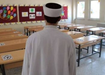 Laiklik Meclisi'nden, ÇEDES etkinliğine öğrenci göndermeyen öğretmenlere verilen cezalar için suç duyurusu