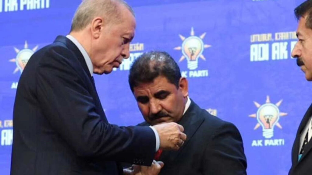 Liyakat Yine Çiğnendi... Hayrettin Özdemir AKP'ye Geçince Belediyeyi Ailesiyle Doldurdu!