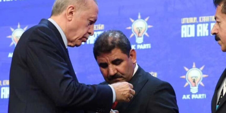 Liyakat Yine Çiğnendi... Hayrettin Özdemir AKP'ye Geçince Belediyeyi Ailesiyle Doldurdu!