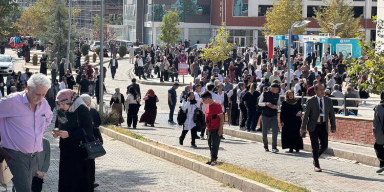 Malatya’da 5,9 büyüklüğünde deprem: Okullar tatil edildi, üç bina hasar aldı
