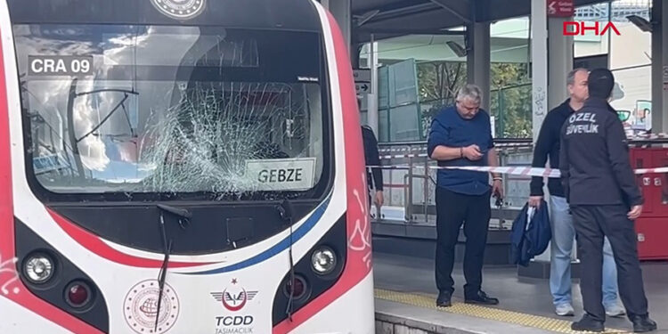 Marmaray’da intihar: Raylara atlayan 1 kişi hayatını kaybetti