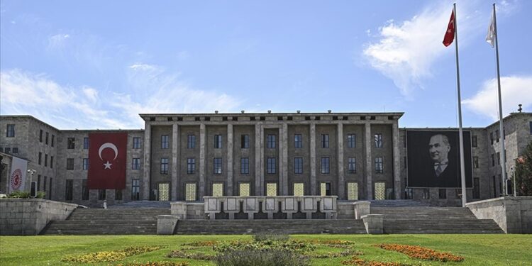 Meclis’e 275 sürekli işçi alınacak: İşte şartlar…