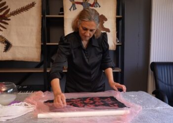 Merakını sanatla buluşturdu