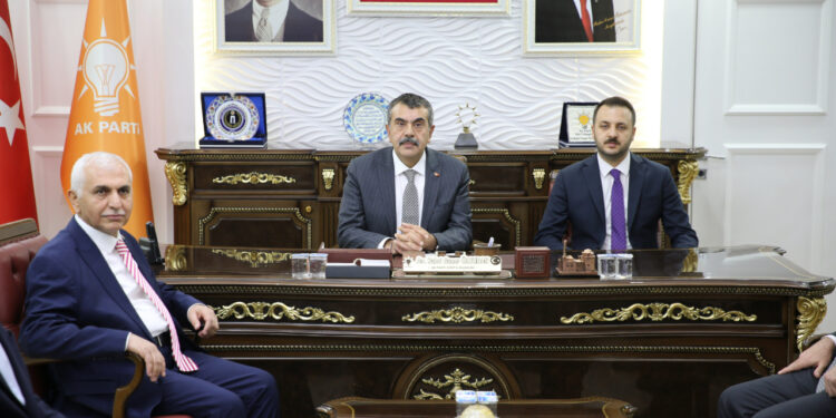 Milli Eğitim Bakanı, Siirt'te Ziyaretler Yaptı