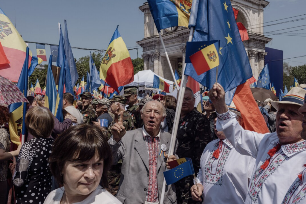 Moldova AB’ye “Evet” dedi, Rus yanlısı Gagavuz Türk’ü aday cumhurbaşkanlığında ikinci tura kaldı