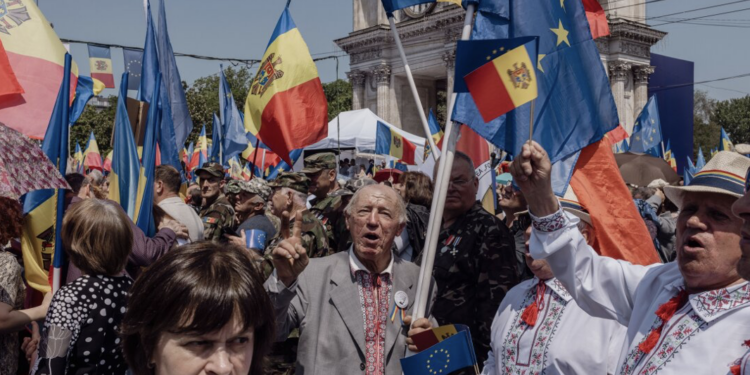Moldova AB’ye “Evet” dedi, Rus yanlısı Gagavuz Türk’ü aday cumhurbaşkanlığında ikinci tura kaldı