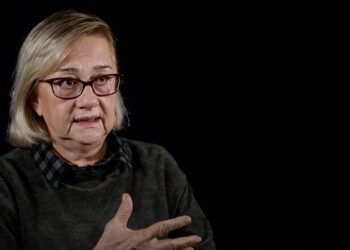 Mücella Yapıcı ve kızını çıplak aramaya maruz bırakan iki polis hakkında hapis cezası